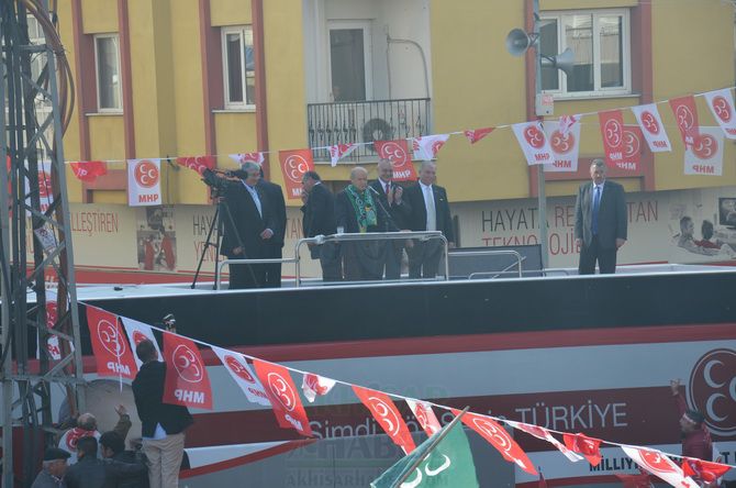 MHP LİDERi DEVLET BAHÇELİ AKHİSARLILAR İLE BULUŞTU